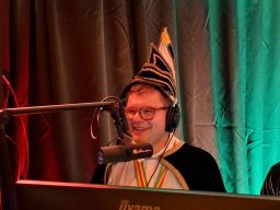 carnavalradio bij Gorissen met prinsenpaar van Op de Bies